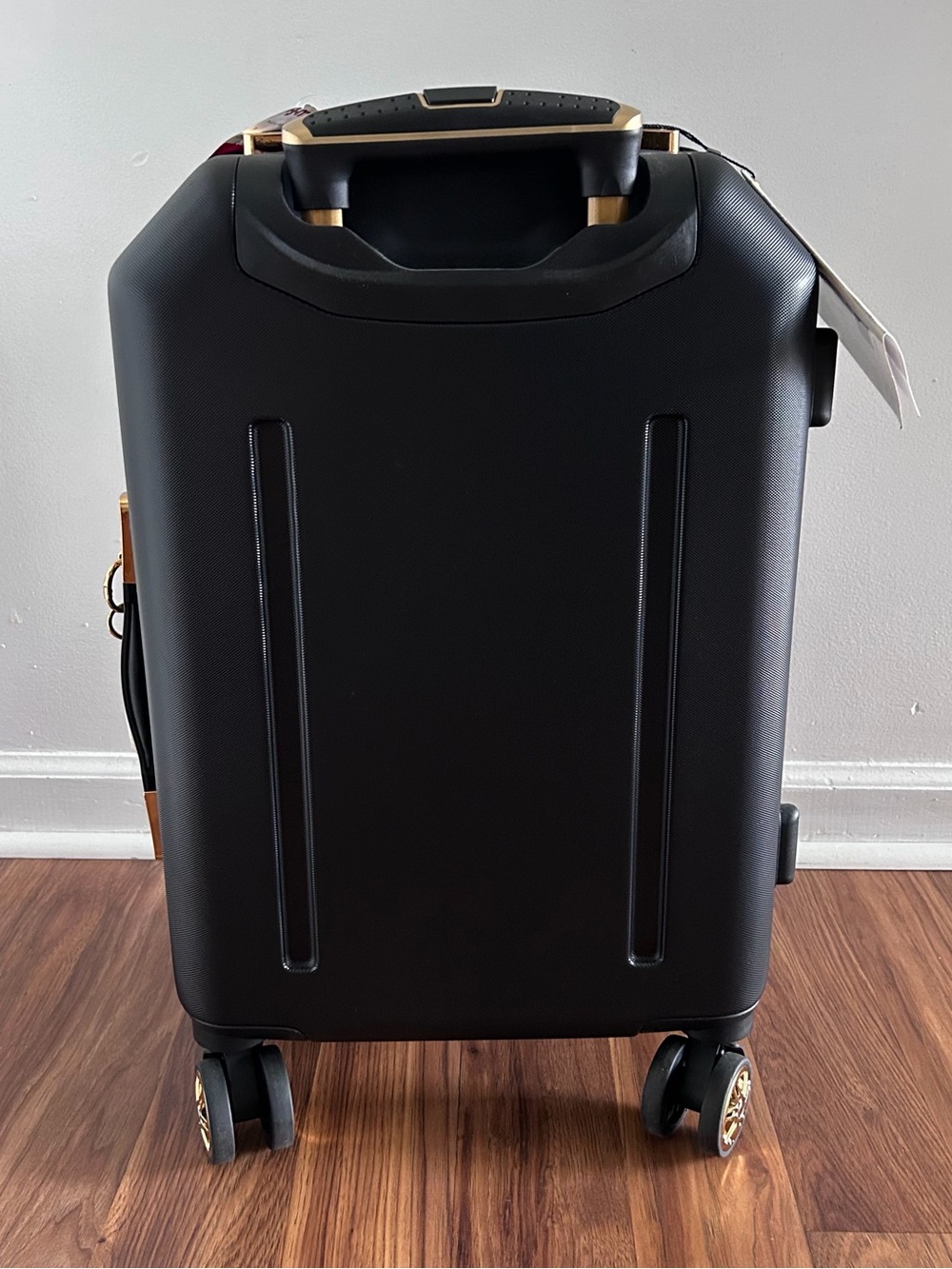 Max Studio Suitcase - Picture 4 of 5